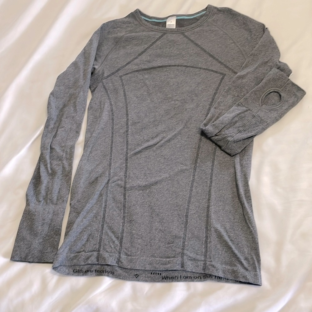 Ivivva kids size 12 long sleeve tech shirt in charcoal grey, great condition